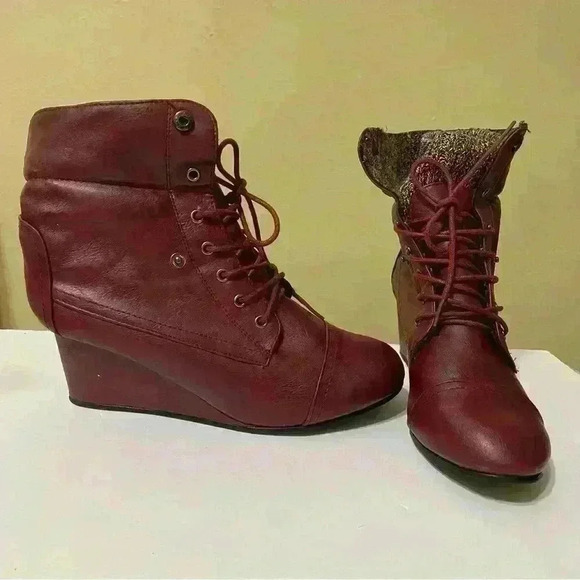 Twisted women’s Sweater knit wedge ankle boots size 9 burgundy - Picture 7 of 11